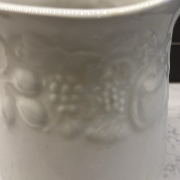 Gibson Housewares Raised Embossed Fruit “flourish” Large Pitcher 72oz white - Picture 8 of 8